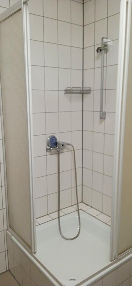 1 Zimmer Dusche Bad in Lindlar zimmer