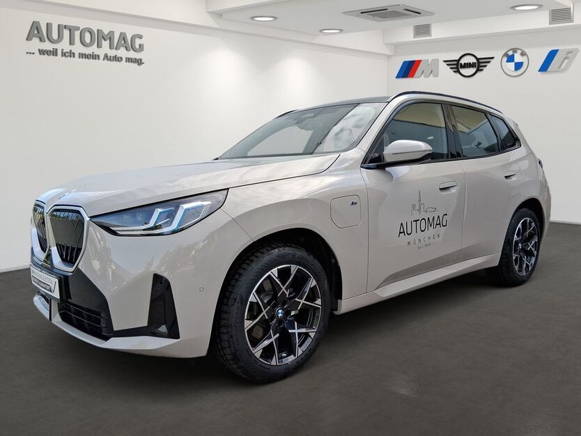 BMW X3 3.900 km 71.990 € München 81827