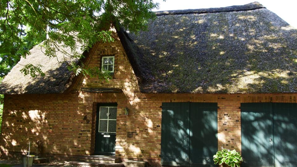 *Unikat* Reetdachhaus im Grünen mitten in Bad Segeberg 3.5 zimmer