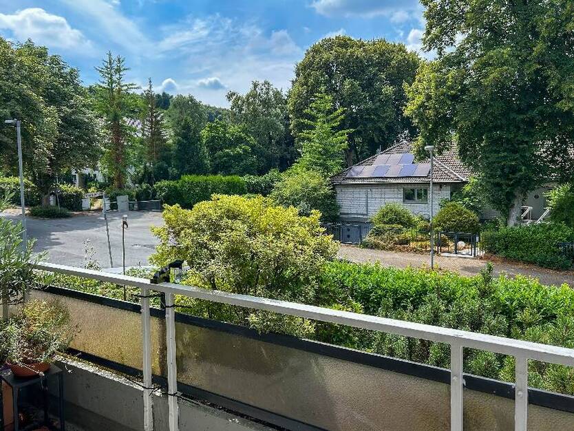 Wohnen am Rande des Göckinghofs: Eigentumswohnung mit Sonnenloggia und Garage in beliebter Lage