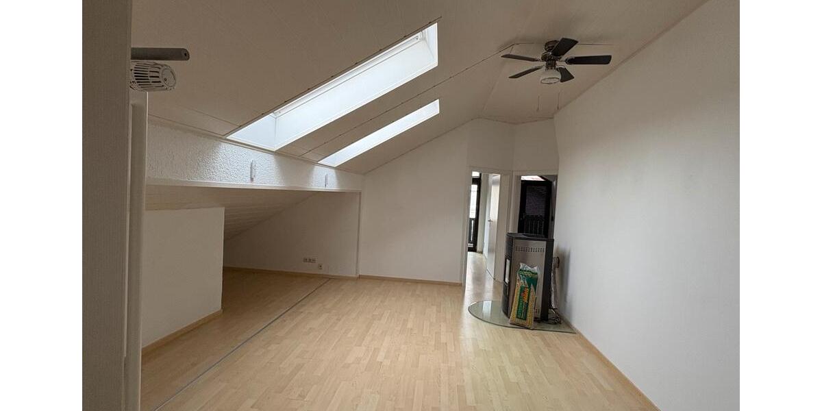 Dachgeschoßwohnung Burgkirchen an der Alz - 3.5 Zimmer, 89 m&sup2;, 210.000&euro; | Angebot:26612949