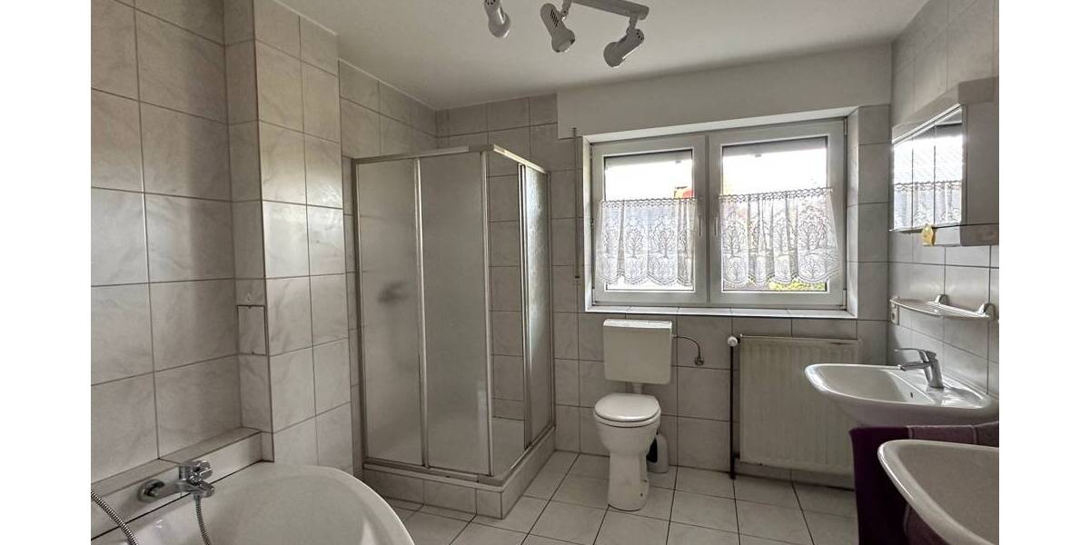 Einfamilienhaus Roetgen - 9 Zimmer, 280 m&sup2;, 890.000&euro; | Angebot:25971023