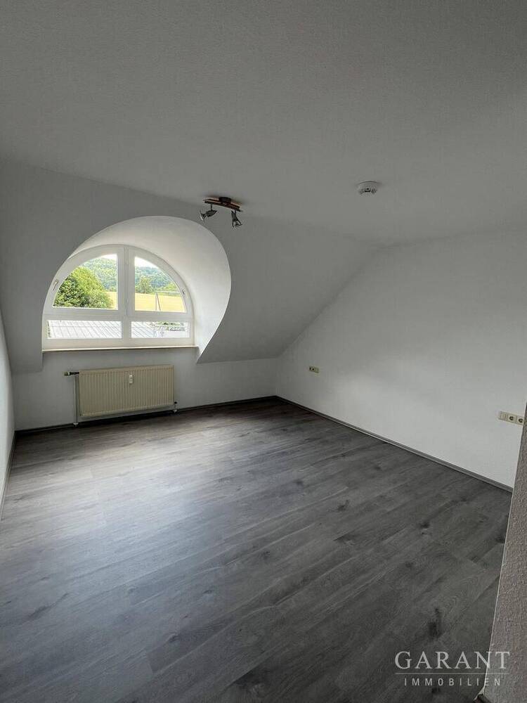 2-Zimmer-Dachgeschoßwohnung mit Südbalkon und Blick ins Grüne