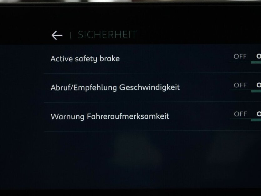 C4 e- 136 Feel 50KWh CARPLAY Batteriezertifikat