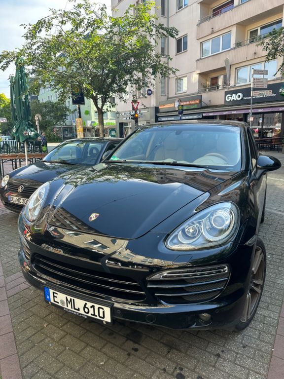Porsche Cayenne 137.000 km 25.500 € Essen 45130