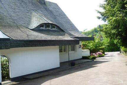 Haus Gummersbach - 6 Zimmer, 250 m&sup2;, 2.350&euro; | Angebot:25216498