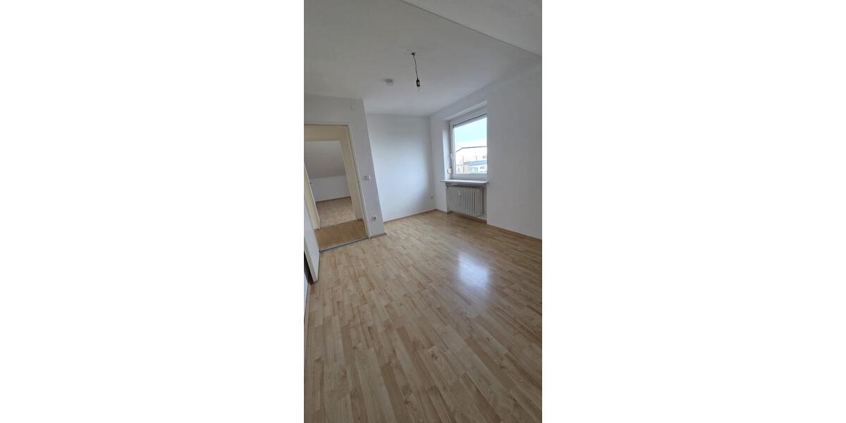 Dachgeschoßwohnung Pentling - 4 Zimmer, 60 m&sup2;, 900&euro; | Angebot:24995890