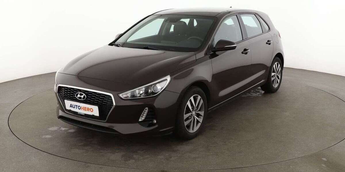 Hyundai i30 89.754 km 11.990 &euro; Köln 50739