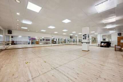 Einzelhandel in Baldham 375.000 € 393 m² zimmer