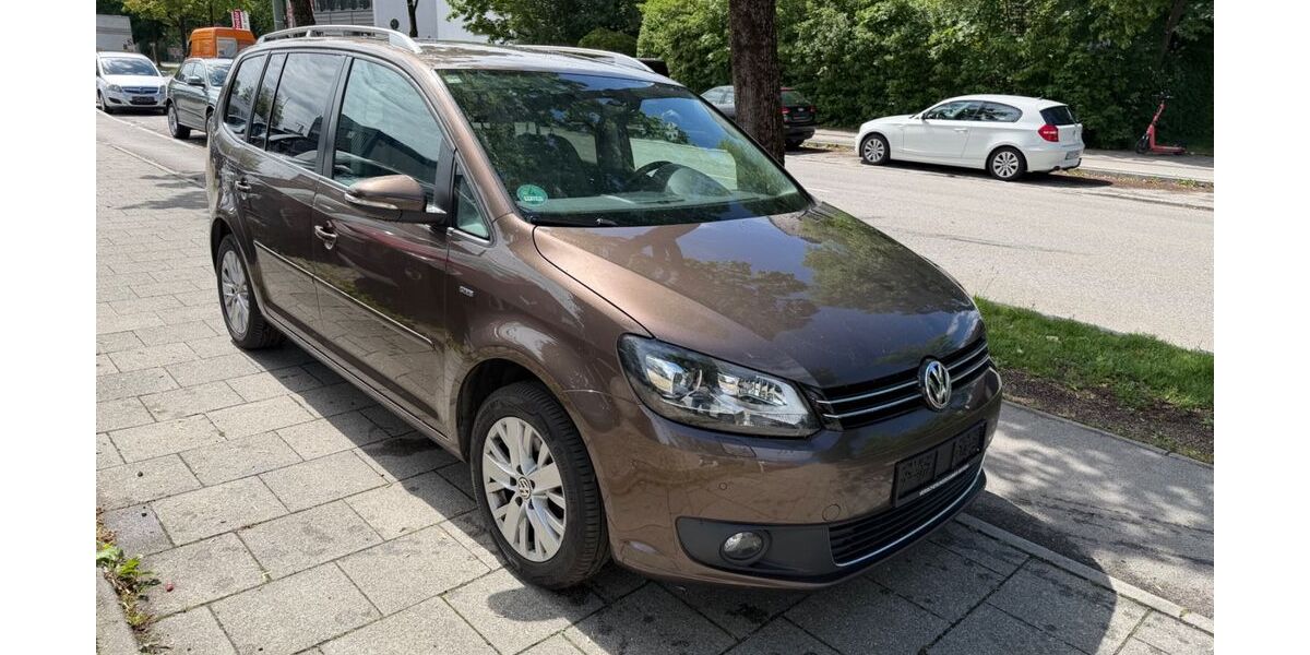 VW Touran 211.000 km 8.990 &euro; München 81825
