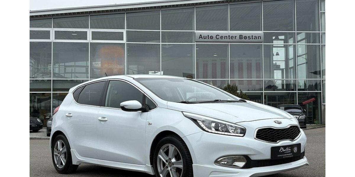 Kia Ceed 1.4 TSI Dream Team KAMERA/NAVI/SHZ/LENKHZ 64.779 km 8.900 &euro; Villingen-Schwenningen 78054
