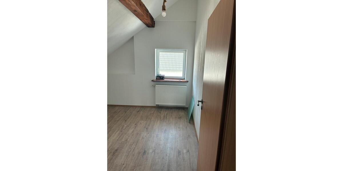 Dachgeschoßwohnung Bad Wünnenberg - 3 Zimmer, 65 m&sup2;, 450&euro; | Angebot:25393039