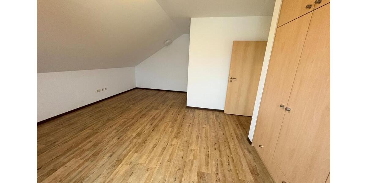Doppelhaushälfte Weiden in der Oberpfalz - 5 Zimmer, 135 m&sup2;, 1.800&euro; | Angebot:25150280