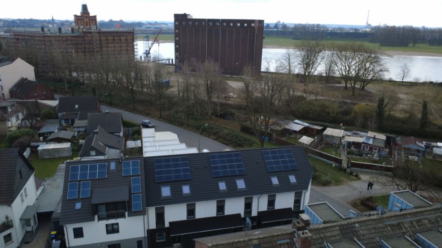 Provisionsfrei* Das letzte Haus Eckhaus EFH mit PV 10,4 KW+Garage 140m zum Rheinufer Energiebedarf 22,4 kWhm2a - Reihenendhaus Duisburg Essenberg | Angebot:25767241