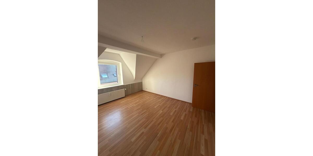 Dachgeschoßwohnung Essen Stadtbezirk VII - 5 Zimmer, 100 m&sup2;, 695&euro; | Angebot:24884993