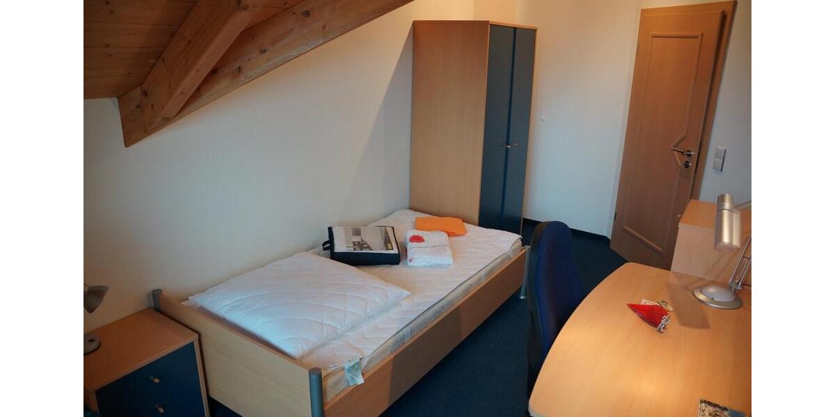 1-Zimmer in WG in FriedbergAugsburg nur an Referendar-in 4.5 zimmer