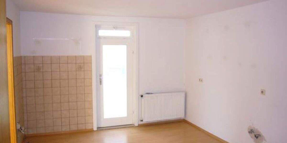 Kleines Haus in ruhiger Straße Nähe Grundschule, 5 Zi, Wohnküche, Bad, Loggia, Terrasse 5 zimmer