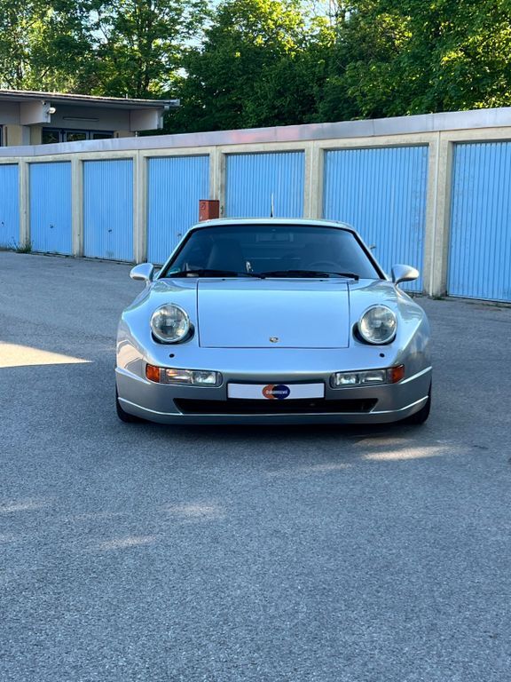 928