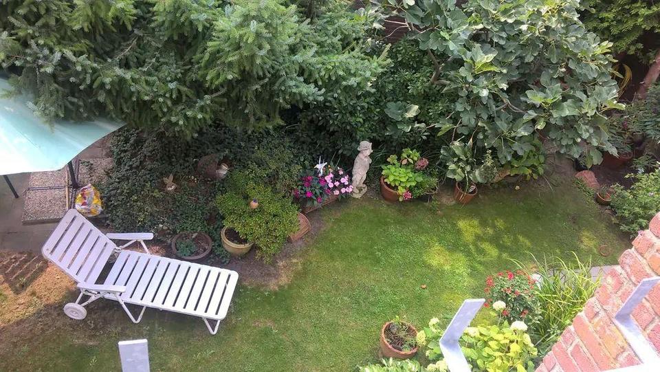 Hochwertiges PENTHOUSE mit 40 qm Süd-Dach-Terrasse, Einbau-Küche und -Schänken, Parkett 2.5 zimmer