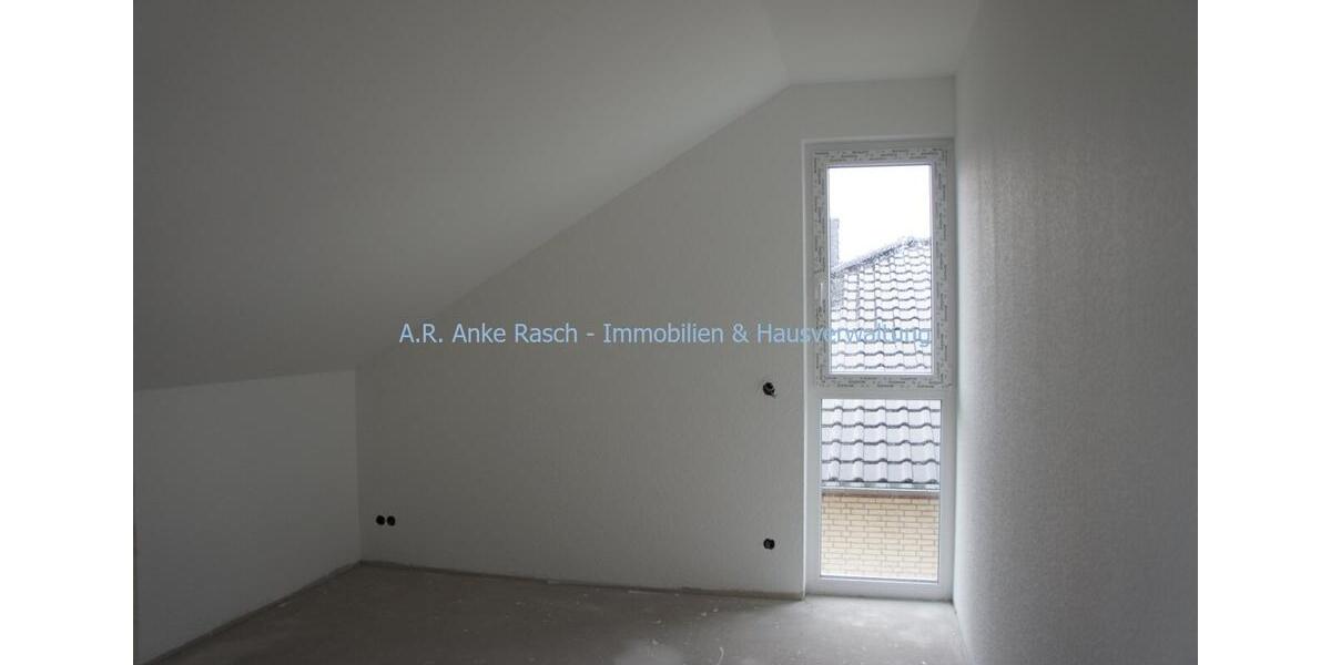 Dachgeschoßwohnung Arneburg - 3 Zimmer, 75 m&sup2;, 750&euro; | Angebot:25882148