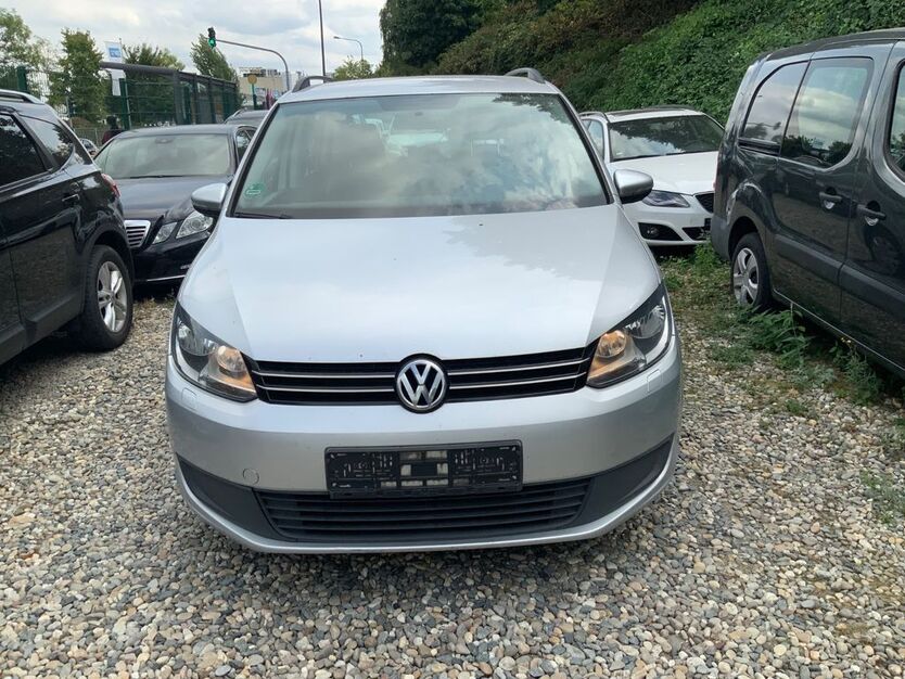 VW Touran 277.532 km 4.999 € Frankfurt am Main 60486