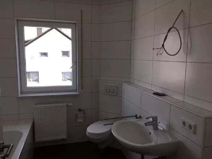 Dachgeschoßwohnung Heroldsbach - 4 Zimmer, 106 m&sup2;, 1.230&euro; | Angebot:26119763