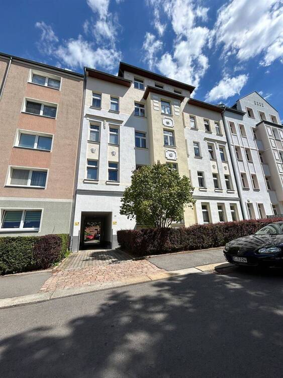 Gemütliche DG 2-Zimmer mit Laminat und EBK in guter Lage