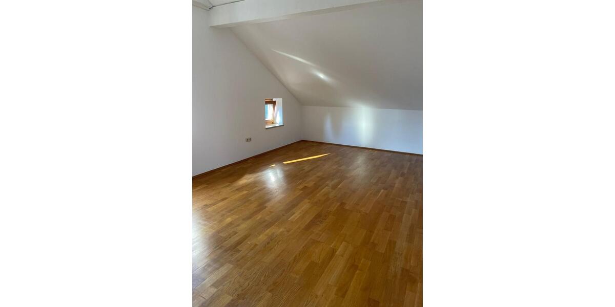 Dachgeschoßwohnung Simbach am Inn - 2 Zimmer, 75 m&sup2;, 600&euro; | Angebot:26302590