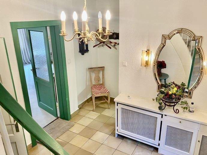 Pauschalmiete EUR 3.400,-_Charmantes Doppelhaus vollmöbliert_Garten_Terrasse_Balkon 3 zimmer