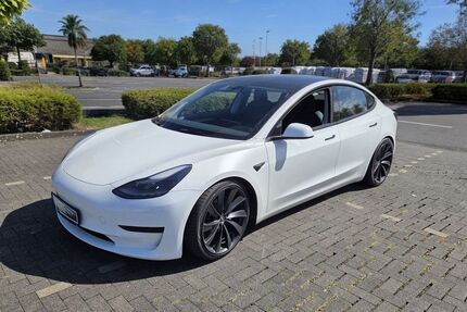 Tesla Model 3 9.593 km 31.999 &euro; Troisdorf 53844