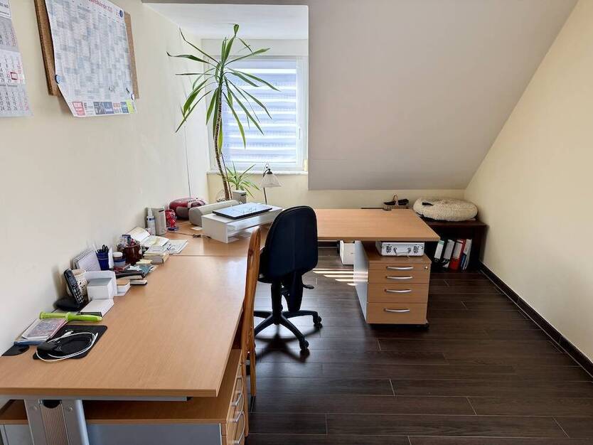 Schöne DHH mit EinliegerWohnung, Garage und zwei Stellplätzen in Großhabersdorf