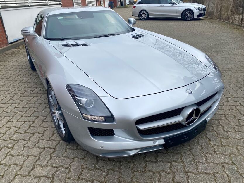 Mercedes-Benz SLS AMG 2.900 km 330.000 € Hamburg 22587