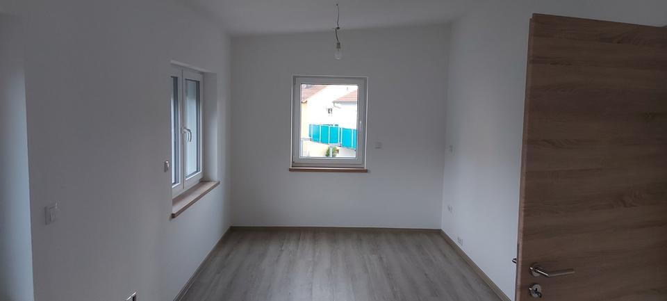 Doppelhaushälfte Sulzfeld - 4 Zimmer, 120 m&sup2;, 1.150&euro; | Angebot:24564597