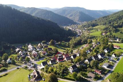 Gemütliches Haus mit Top-Aussicht zu verkaufen in Schramberg zimmer