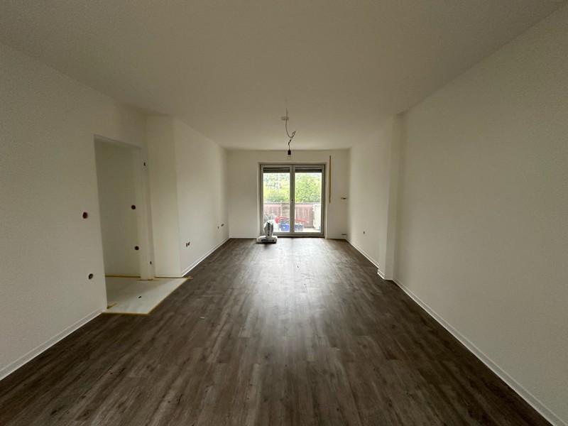 2. OG 3 ZImmer mit Balkon ab Ende Oktober zimmer