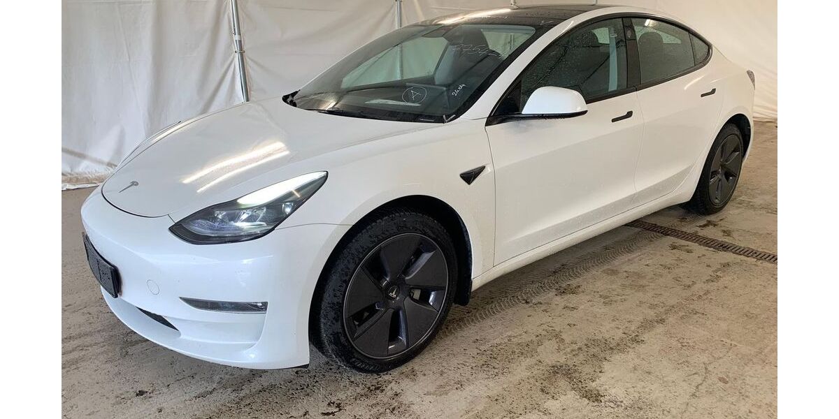 Tesla Model 3 41.525 km 31.950 &euro; Steinbach-Hallenberg OT Herges-Hallenberg 98587