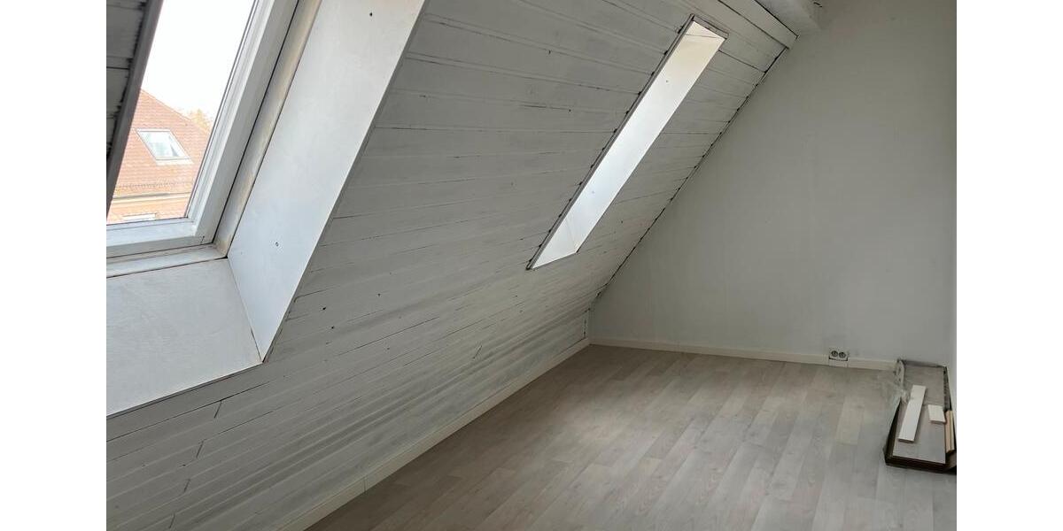 Dachgeschoßwohnung Ravensburg Eschach - 3.5 Zimmer, 102 m&sup2;, 1.290&euro; | Angebot:26393616