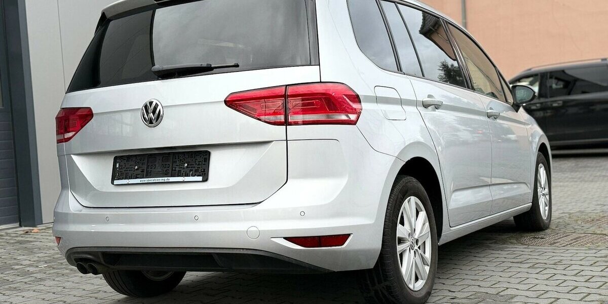 VW Touran 1.Hd / Automatik / AHK / 7 Sitze / Navi 110.000 km 23.490 &euro; Mönchengladbach 41066