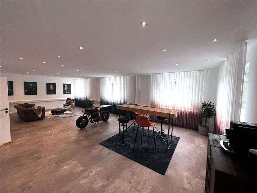 Büro in Wadgassen 1.162 € 166 m²