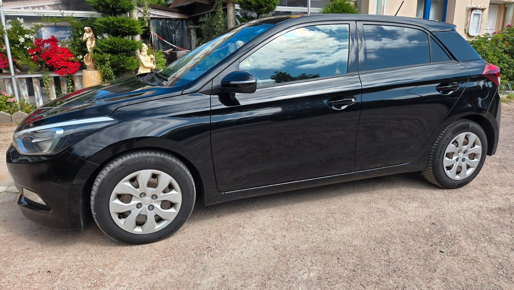 Hyundai i20 210.000 km 5.900 &euro; Lübeck 23568