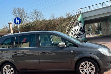 Opel Zafira 131.000 km 5.990 &euro; Recklinghausen 45657