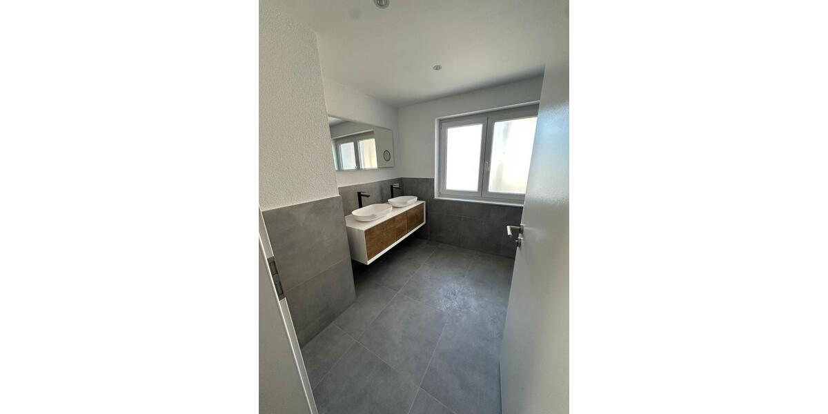 Erstbezug nach Sanierung: Moderne 3-Zi.-Wohnung mit Garten 3 zimmer