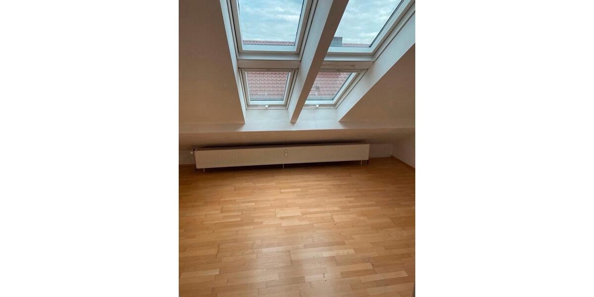Dachgeschoßwohnung Straßkirchen - 3 Zimmer, 100 m&sup2;, 650&euro; | Angebot:26161568