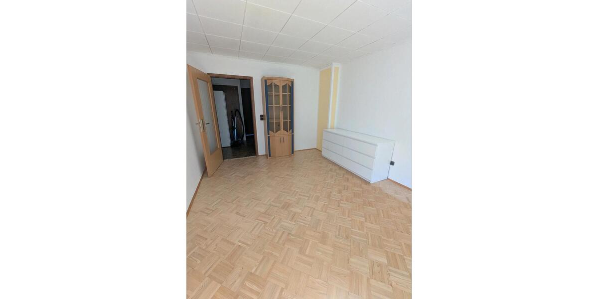 Erdgeschoßwohnung Nittenau - 3 Zimmer, 110 m&sup2;, 950&euro; | Angebot:26105079