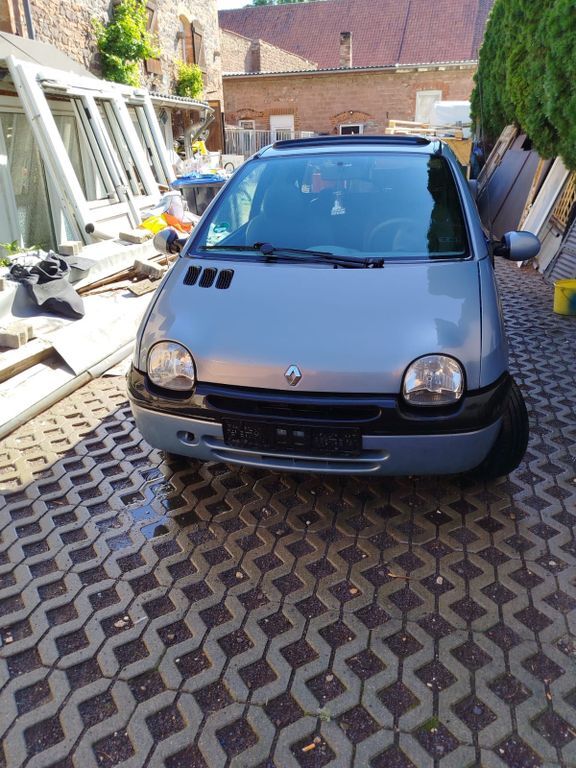 Renault Twingo 141.000 km 1.400 € Schackensleben 39343