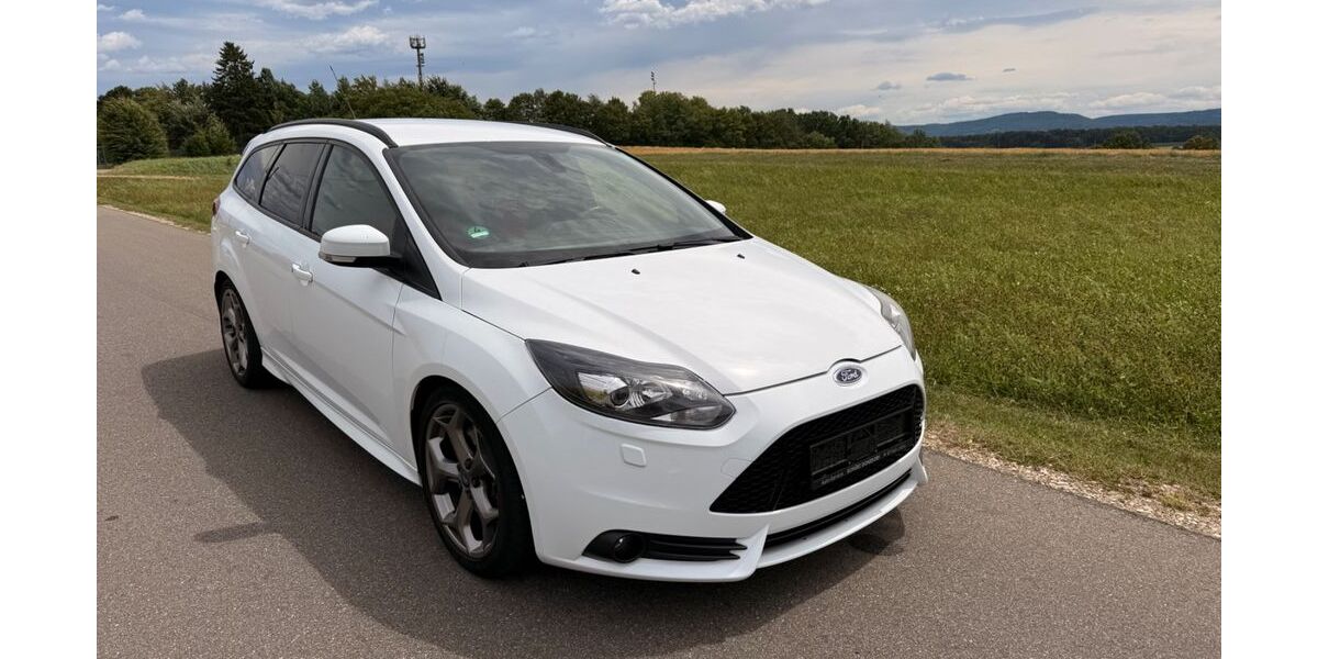 Ford Focus 85.000 km 12.999 &euro; Uhingen 73066