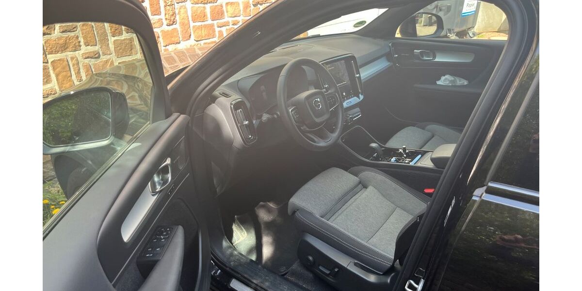 Volvo XC40 2.772 km 34.950 &euro; Hamburg 22391