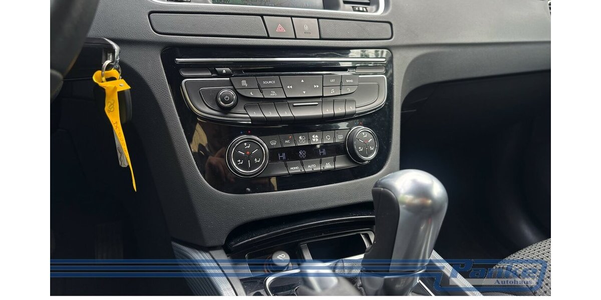 Peugeot 508 Active 1.6 EAT*HUD*SHZ*Xenon*NAV*PDC*BT* 98.186 km 9.980 &euro; Berlin 13187