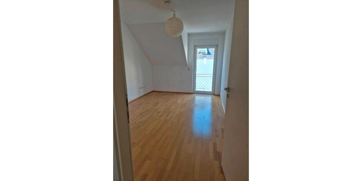 Doppelhaushälfte Kaiserslautern Bahnheim - 7 Zimmer, 220 m&sup2;, 2.250&euro; | Angebot:26170787