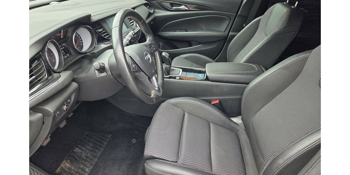 Opel Insignia Sports Tourer Elegance 47.149 km 15.250 &euro; Wilsdruff 01723